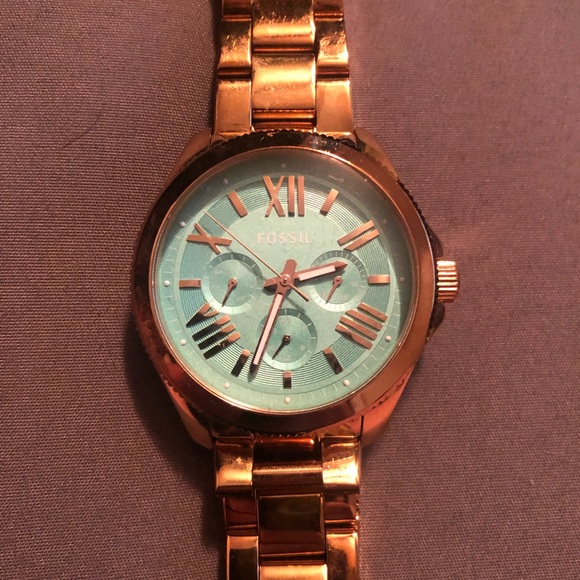 Jewelry - Fossil watch